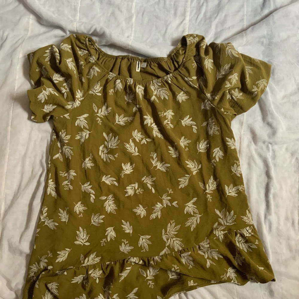 5/$25 Cato Green Blouse with White Leaf Pattern Large